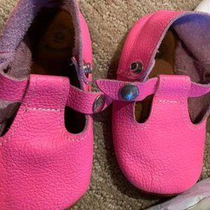 Size 6 VGUC Mon Petit Shocking Pink t-straps